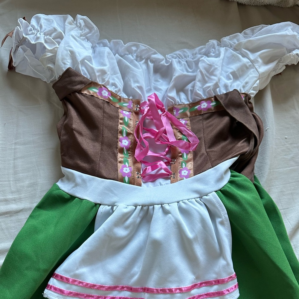 Women’s Oktoberfest costume